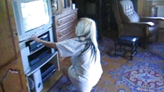 HD :  Sīkā blondīne tīne saņem savu incīti apēst jutekliskā video Filmu klipi 