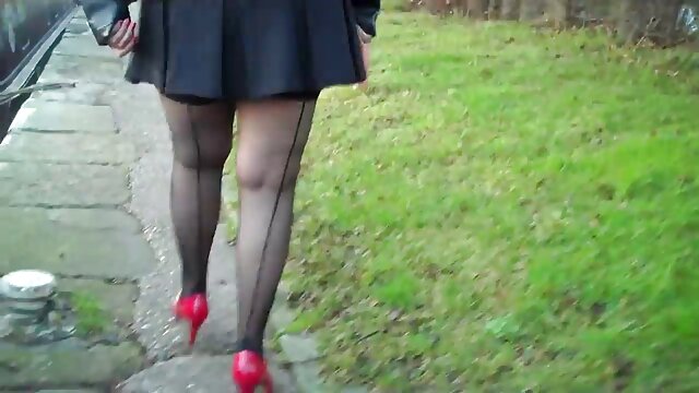 HD :  Japāņu nimfo Mio Kuroki nevar iztikt bez kārtīgas vāveres Filmu klipi 