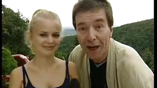 HD :  Eiropas tīņu meiteni Annu Rouzu satriec viņas ragais draugs Filmu klipi 