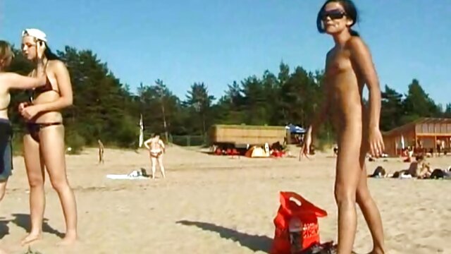 HD :  Pigtailainā meitene no Krievijas nodarbojas ar seksu trijatā ar jauniem masieriem Filmu klipi 