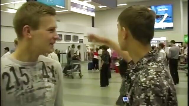 HD :  Melnādainajai meitenei patīk baltie bestie dabīgie krūtis un vēlas incīti Filmu klipi 